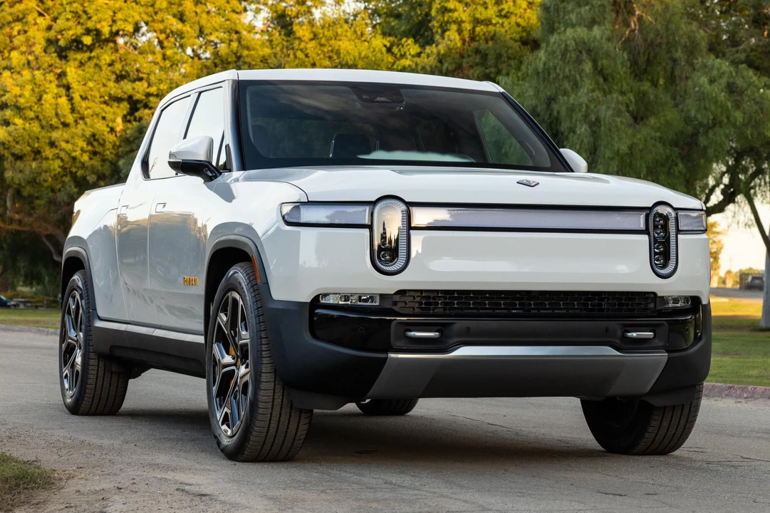2022 Rivian R1T - Image 2 of 31