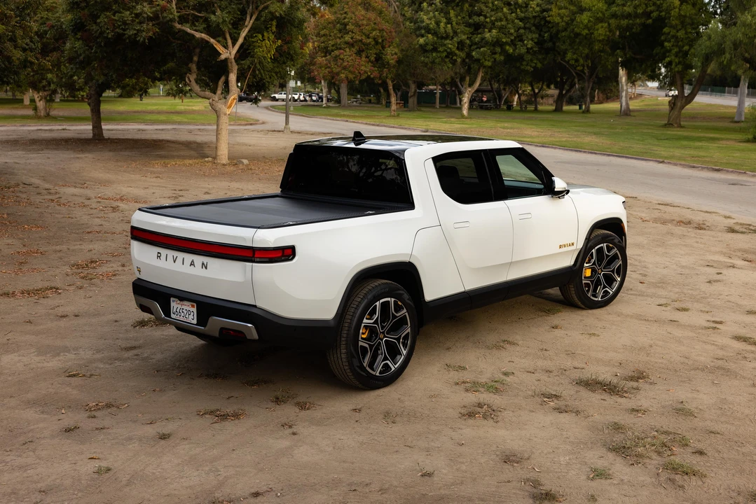 2022 Rivian R1T - Image 25 of 31