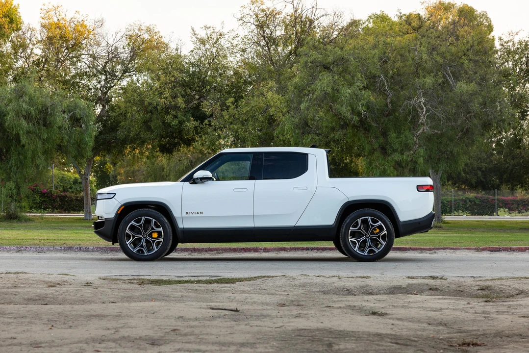 2022 Rivian R1T - Image 11 of 31