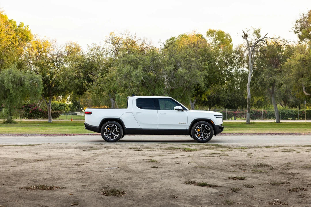 2022 Rivian R1T - Image 16 of 31