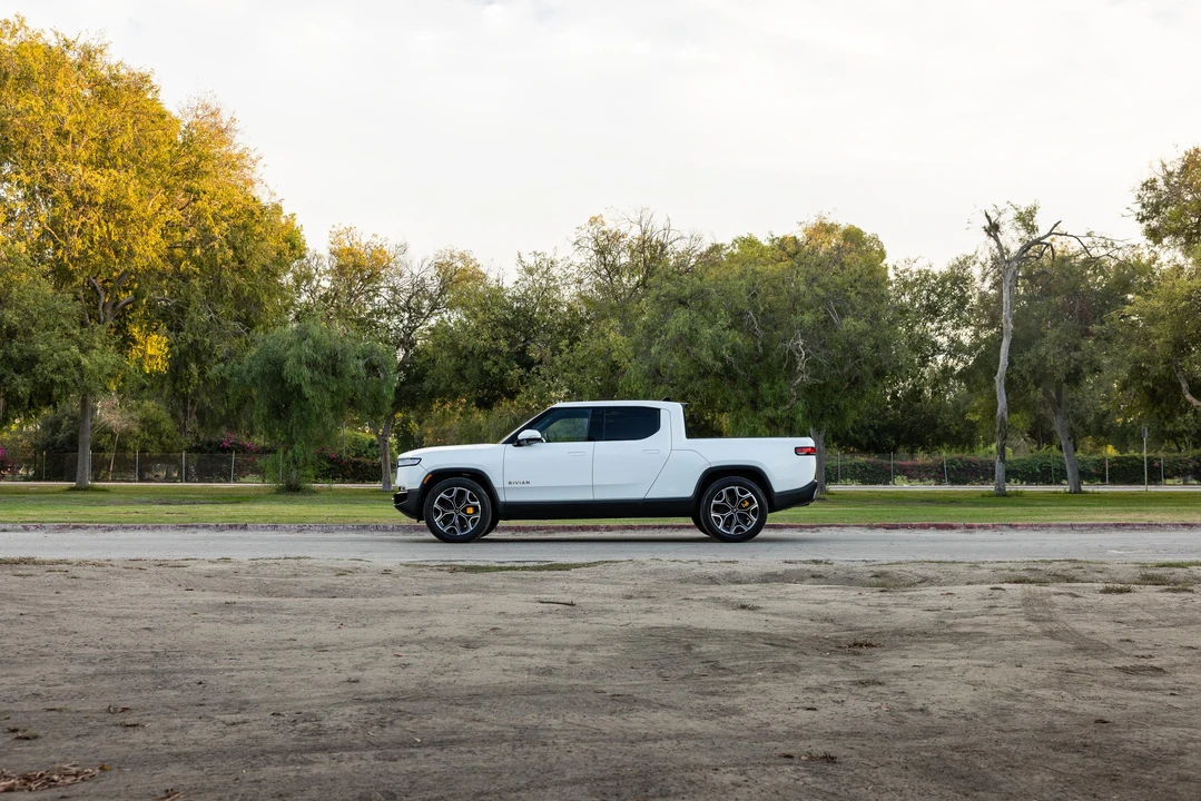 2022 Rivian R1T - Image 10 of 31