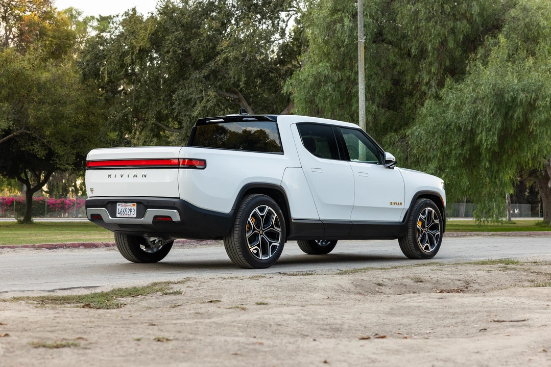 2022 Rivian R1T - Image 15 of 31