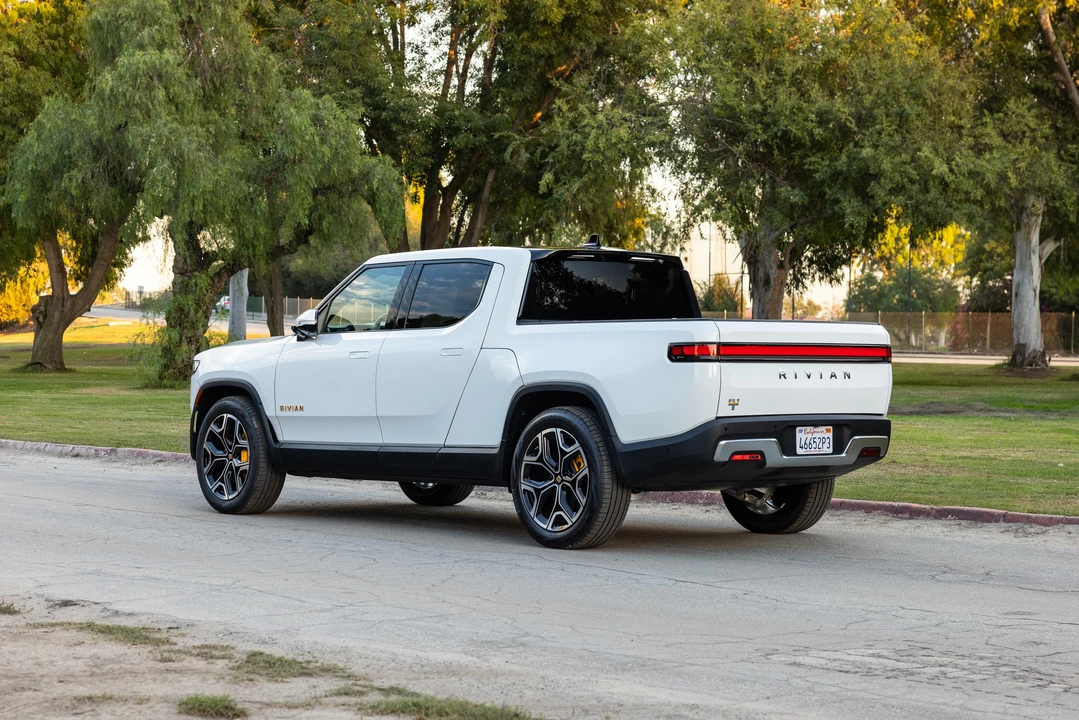 2022 Rivian R1T - Image 13 of 31