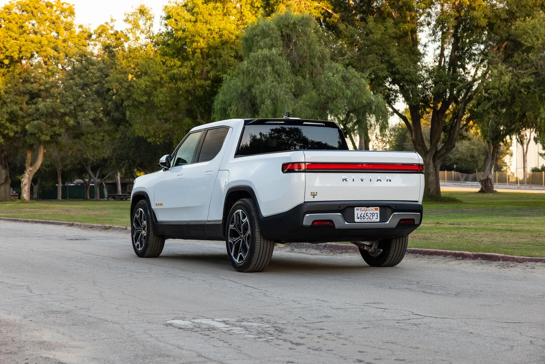 2022 Rivian R1T - Image 12 of 31