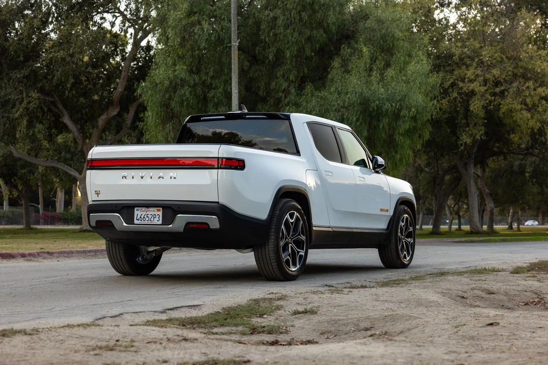 2022 Rivian R1T - Image 14 of 31