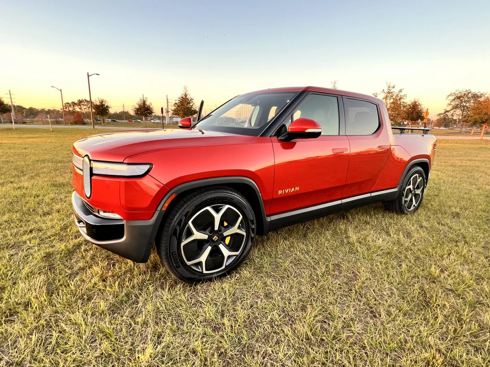 2022 Rivian R1T - Image 9 of 31