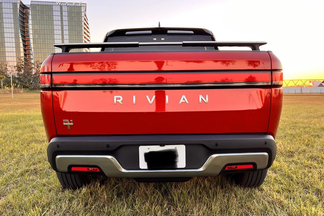 2022 Rivian R1T - Image 5 of 31