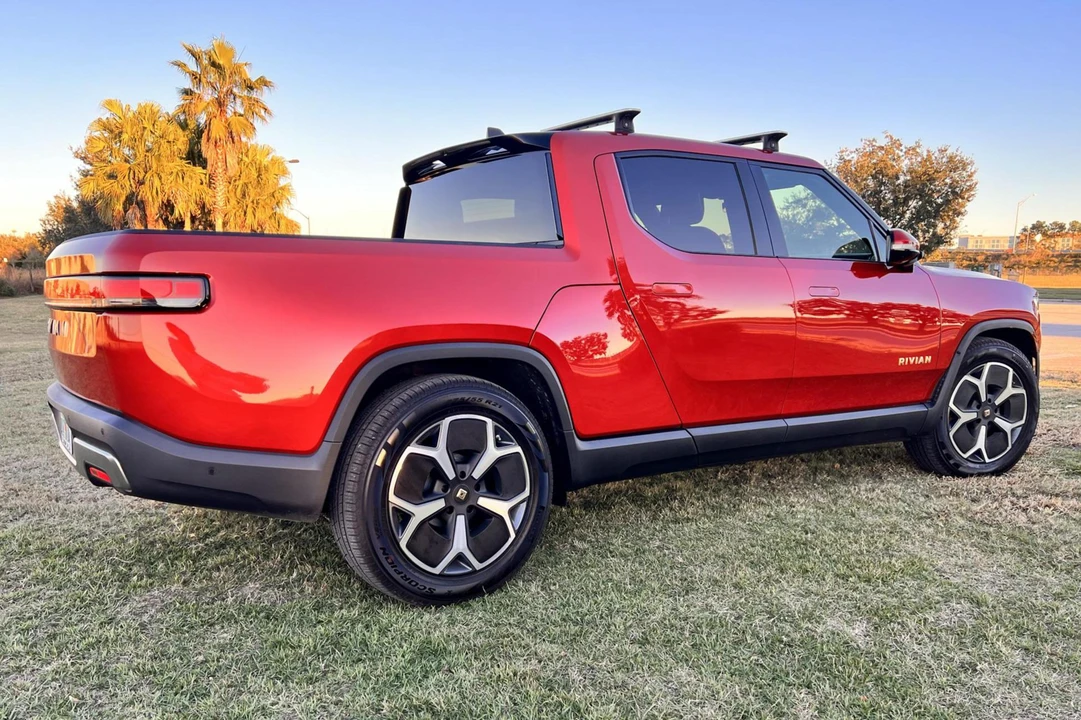 2022 Rivian R1T - Image 4 of 31