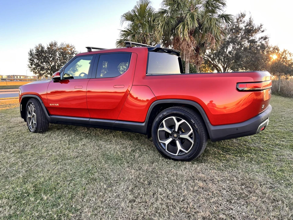 2022 Rivian R1T - Image 11 of 31