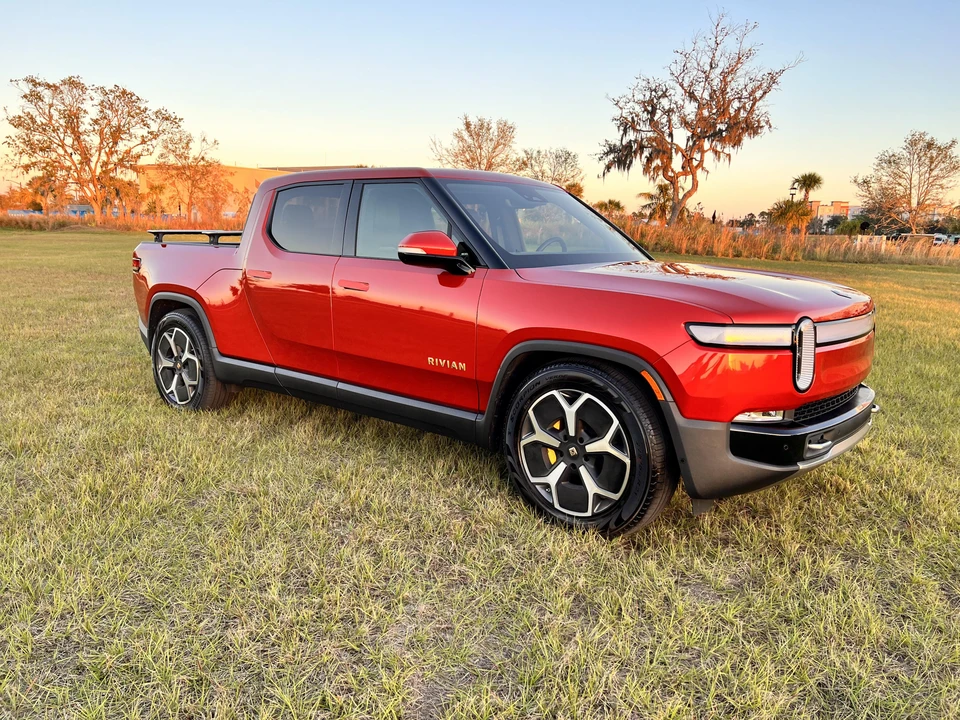 2022 Rivian R1T - Image 18 of 31