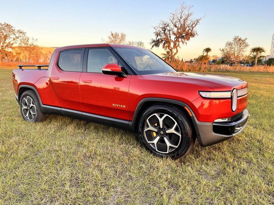 2022 Rivian R1T - Image 17 of 31