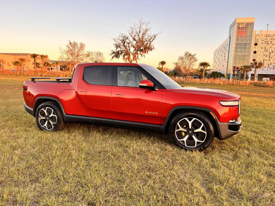 2022 Rivian R1T - Image 16 of 31