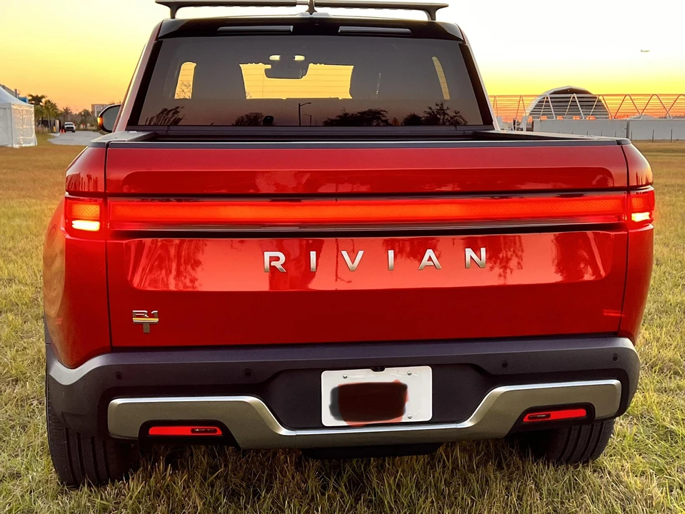 2022 Rivian R1T - Image 12 of 31