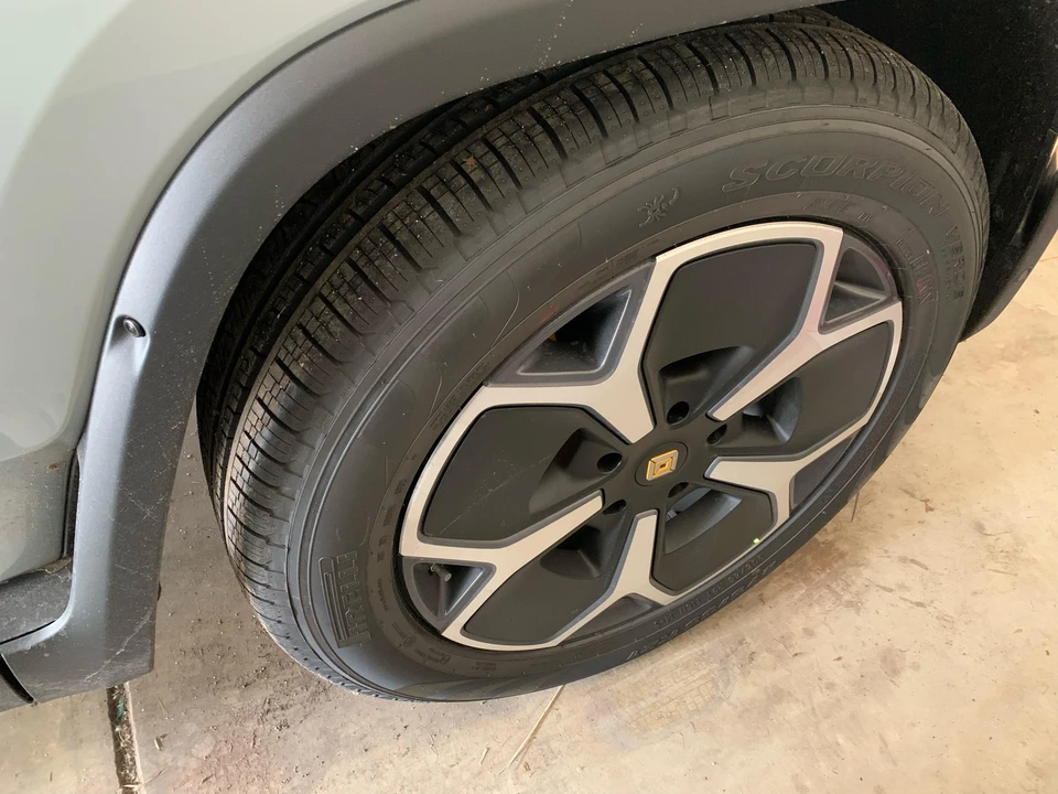 2022 Rivian R1T - Image 9 of 13