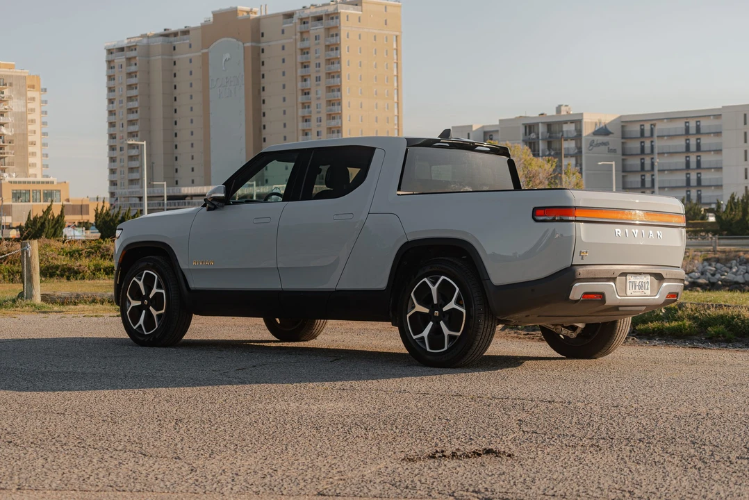 2022 Rivian R1T - Image 9 of 31
