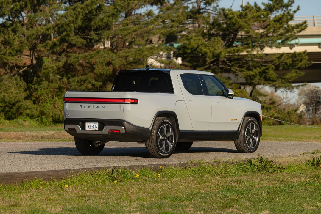 2022 Rivian R1T - Image 12 of 31