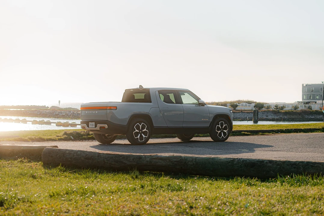 2022 Rivian R1T - Image 4 of 31