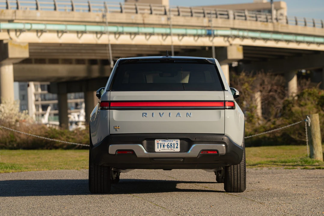 2022 Rivian R1T - Image 11 of 31