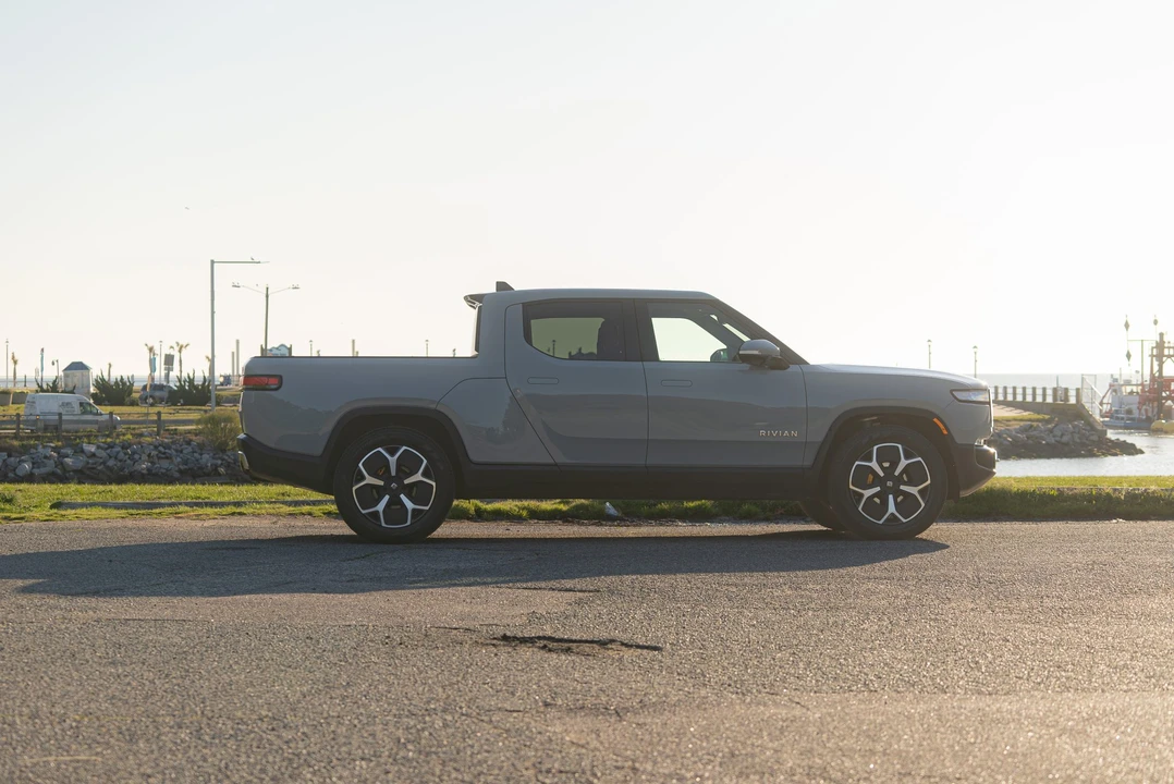 2022 Rivian R1T - Image 3 of 31