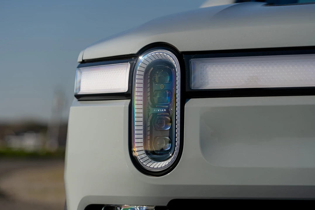2022 Rivian R1T - Image 17 of 31
