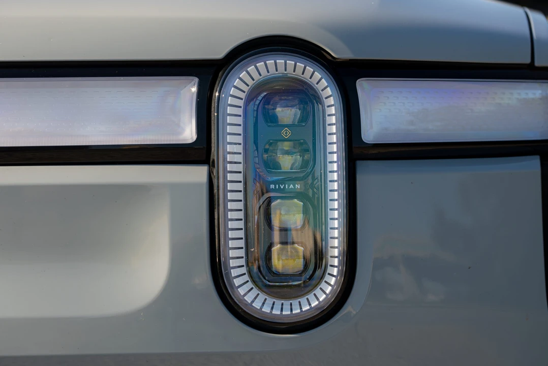 2022 Rivian R1T - Image 19 of 31