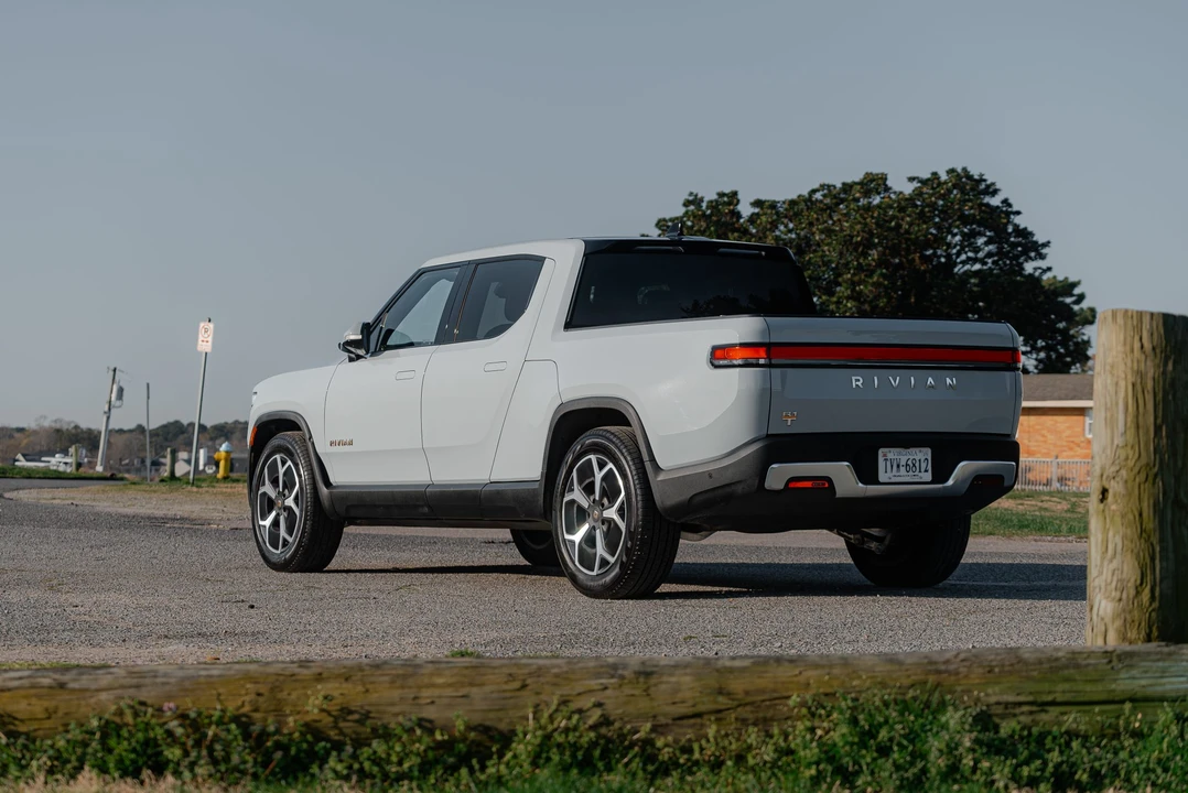2022 Rivian R1T - Image 8 of 31