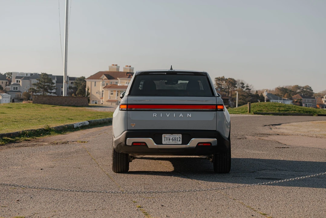 2022 Rivian R1T - Image 10 of 31