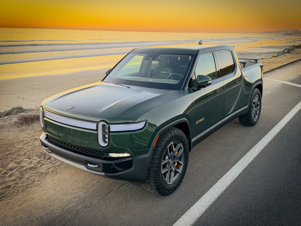 2022 Rivian R1T - Image 2 of 31