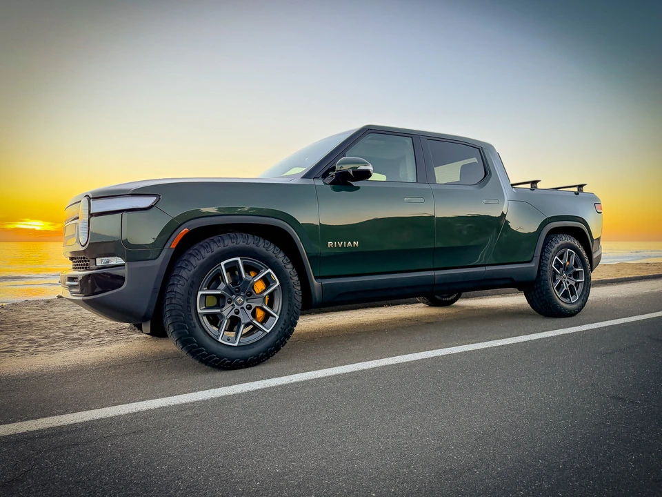 2022 Rivian R1T - Image 7 of 31