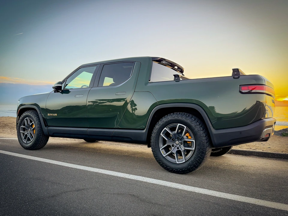 2022 Rivian R1T - Image 11 of 31