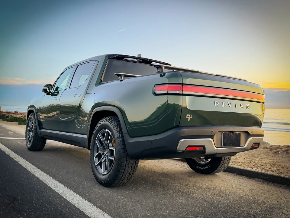 2022 Rivian R1T - Image 12 of 31
