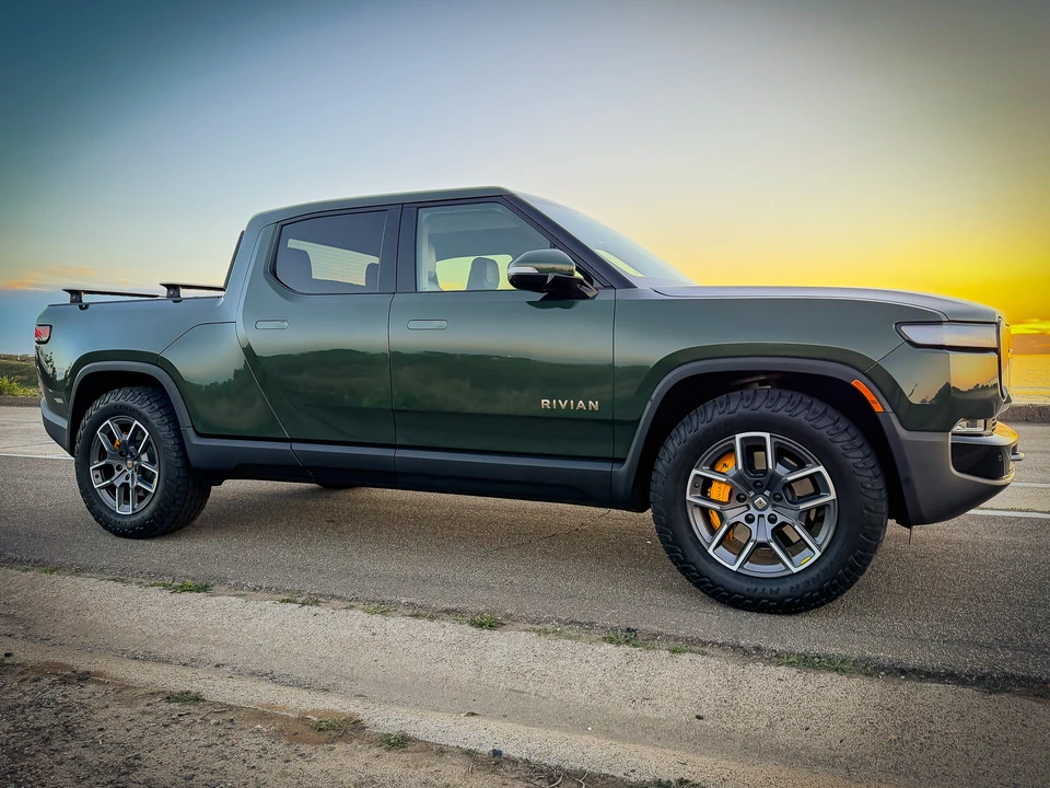 2022 Rivian R1T - Image 30 of 31