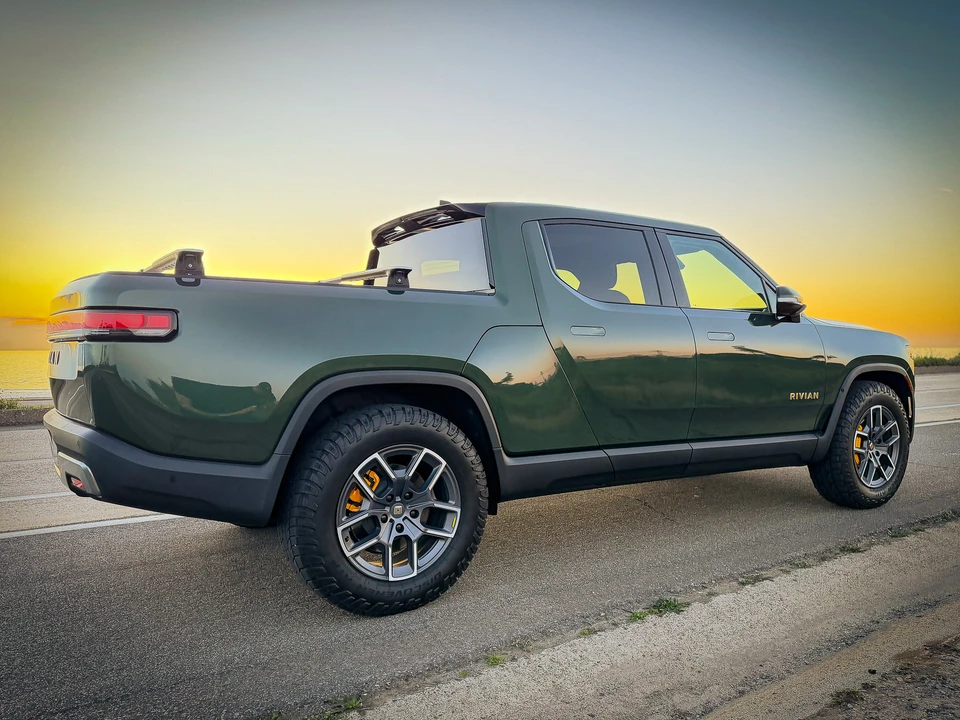 2022 Rivian R1T - Image 24 of 31