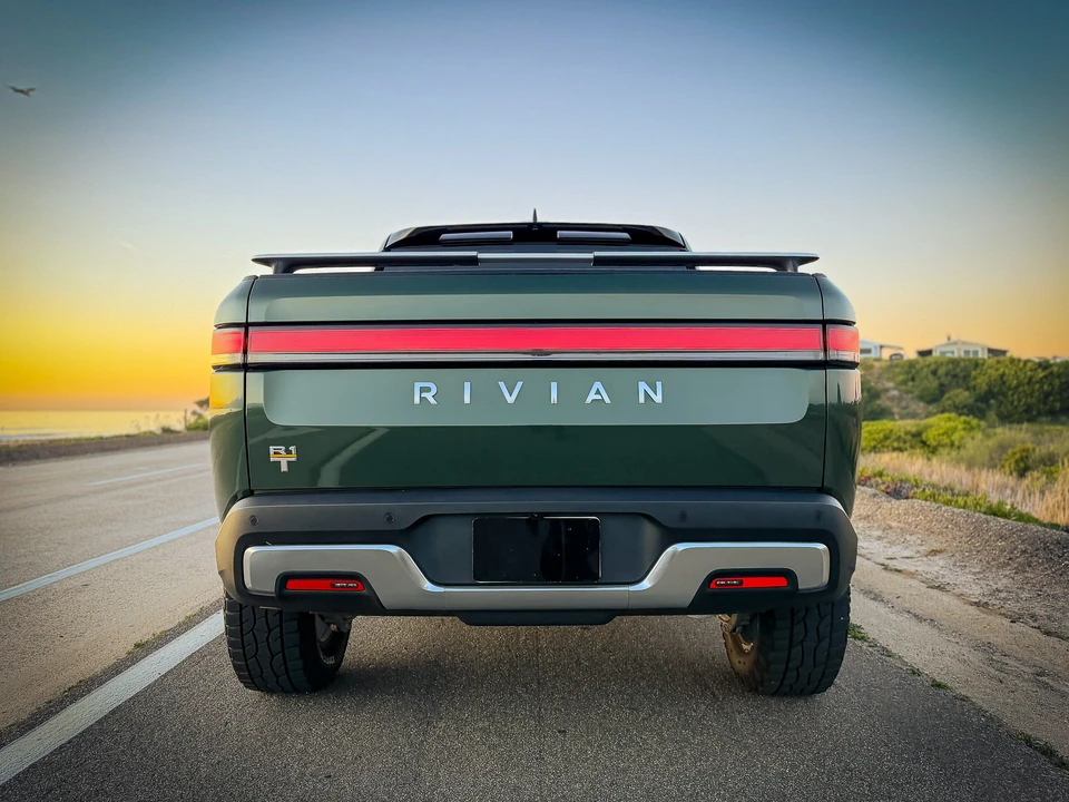 2022 Rivian R1T - Image 15 of 31
