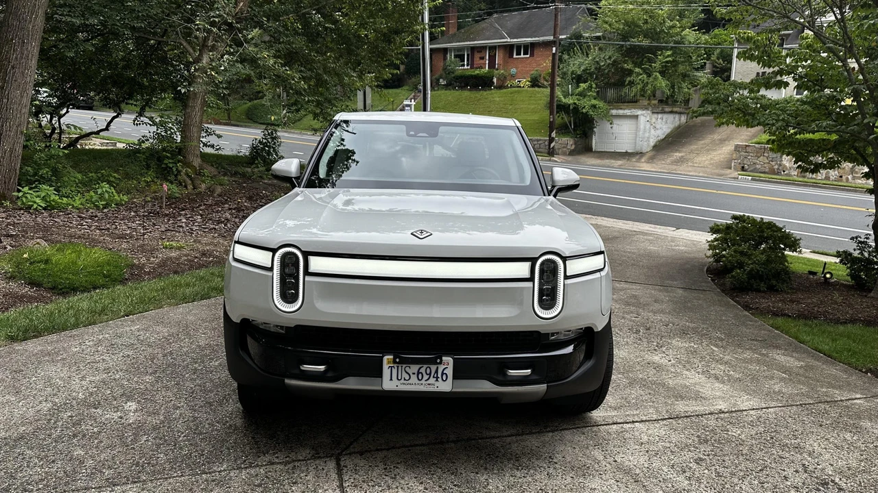 2022 Rivian R1T - Image 9 of 31
