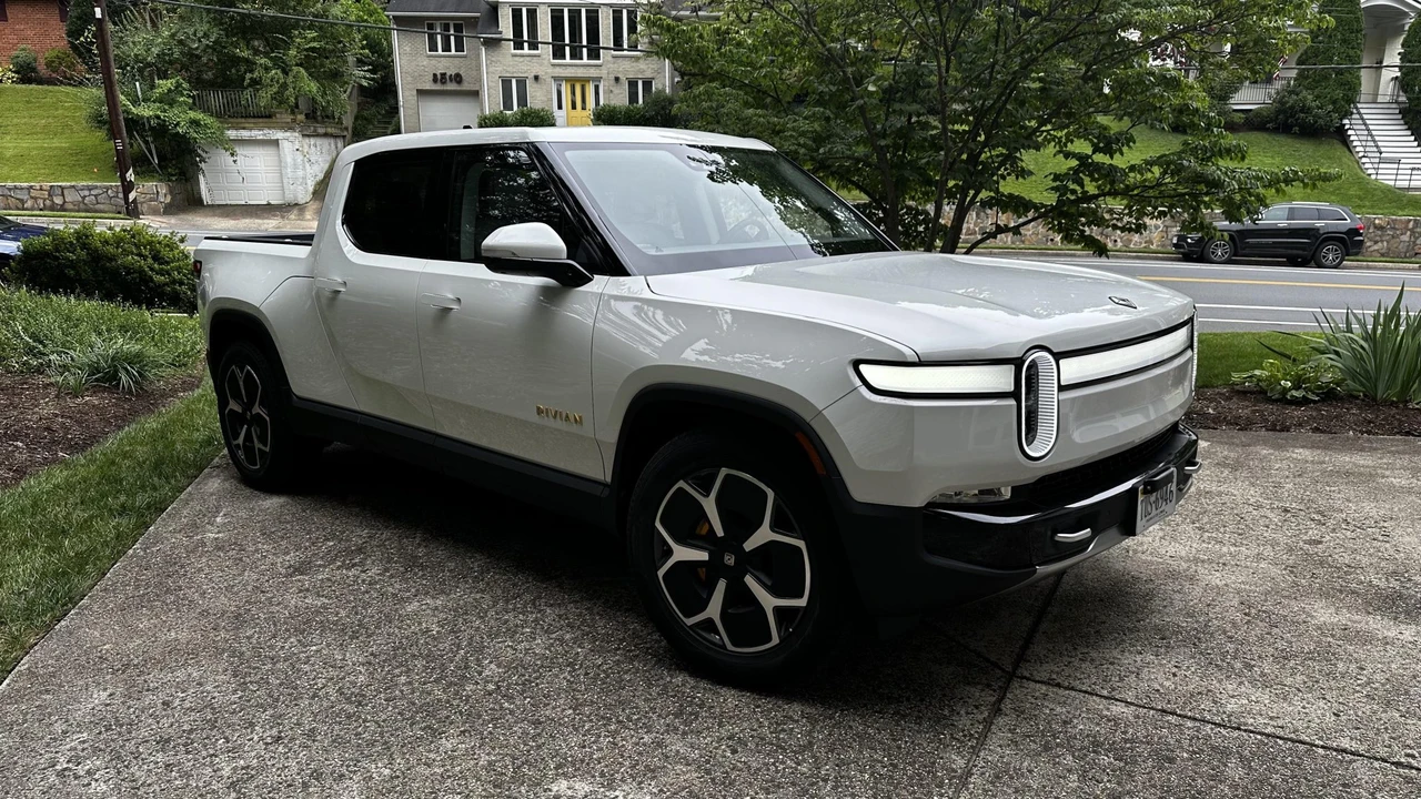 2022 Rivian R1T - Image 8 of 31