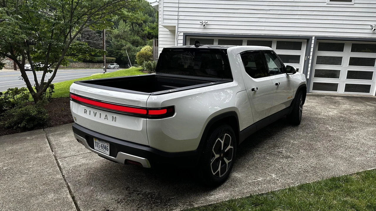 2022 Rivian R1T - Image 6 of 31