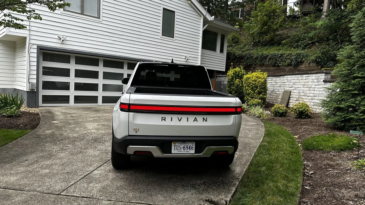 2022 Rivian R1T - Image 5 of 31