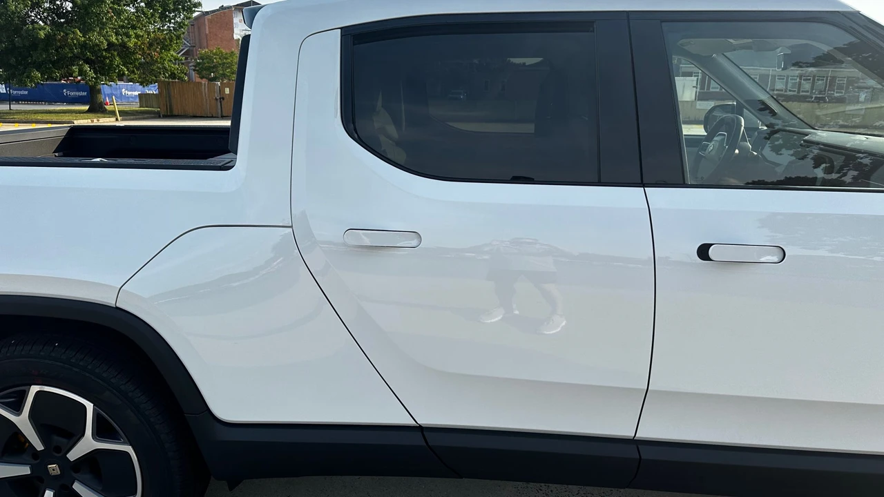 2022 Rivian R1T - Image 23 of 31