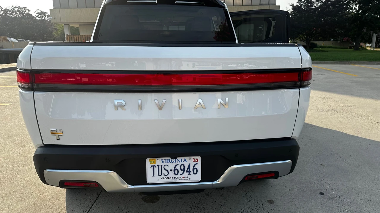 2022 Rivian R1T - Image 22 of 31