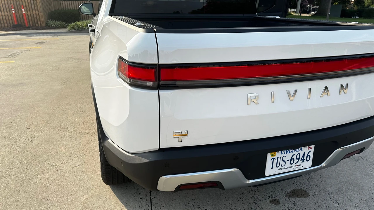 2022 Rivian R1T - Image 21 of 31