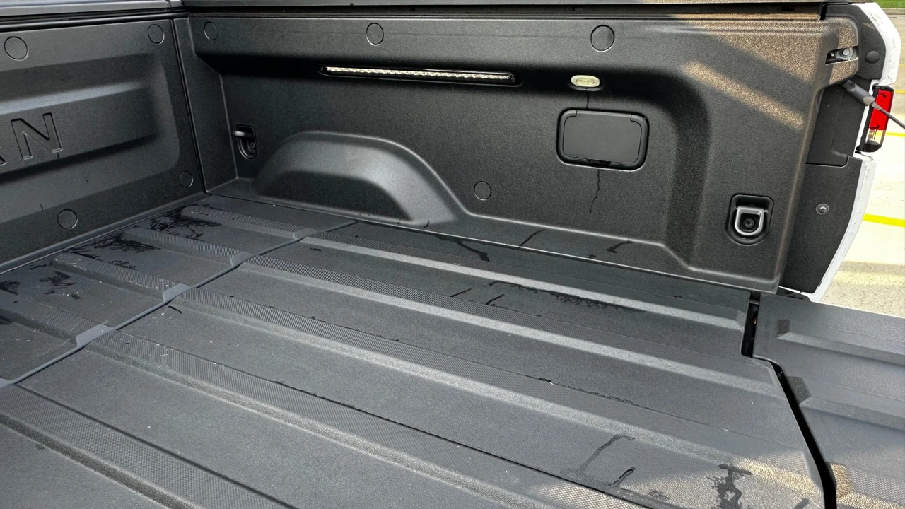 2022 Rivian R1T - Image 29 of 31
