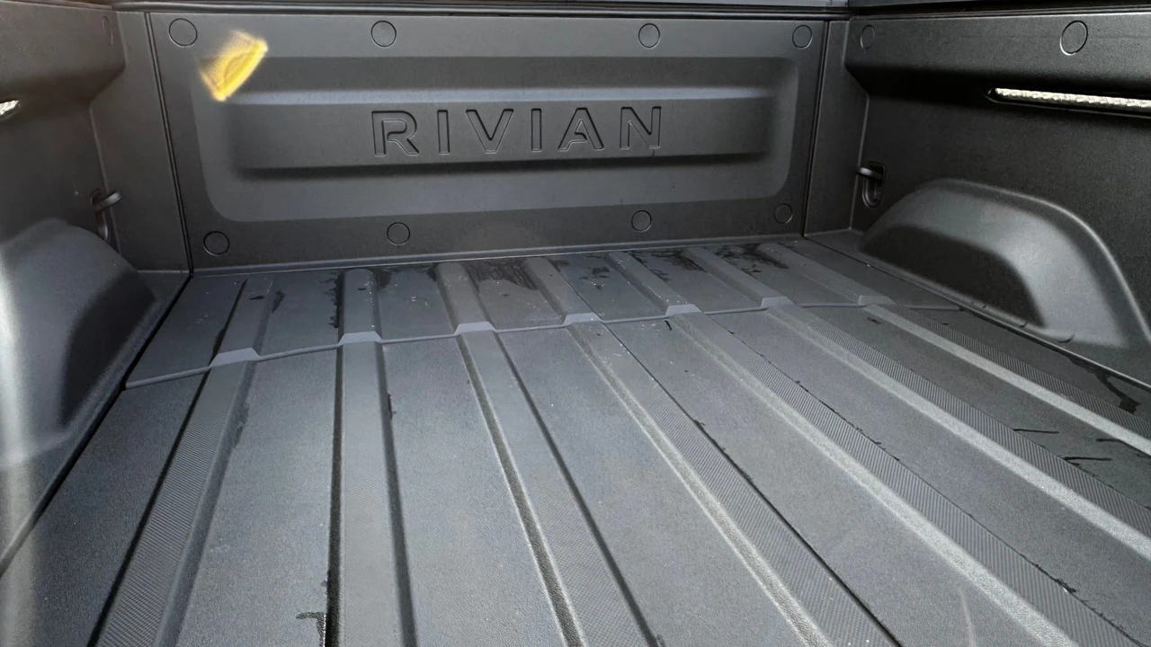 2022 Rivian R1T - Image 30 of 31