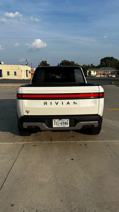2022 Rivian R1T - Image 13 of 31