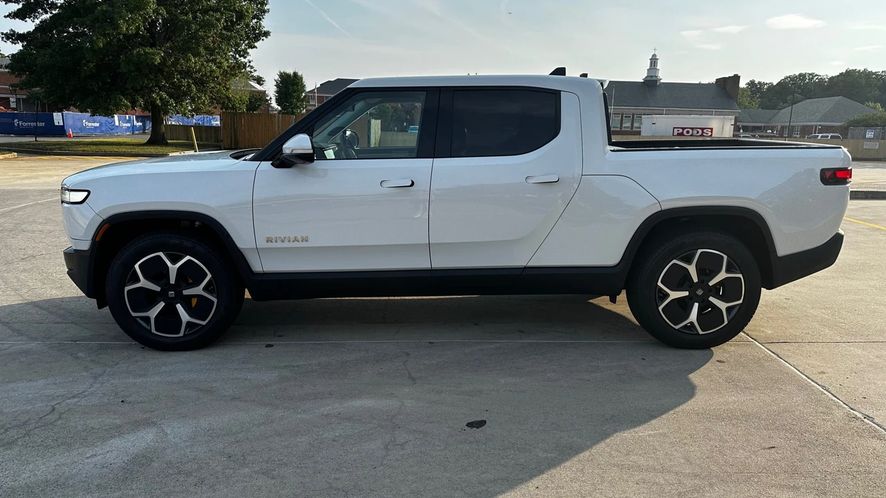 2022 Rivian R1T - Image 11 of 31