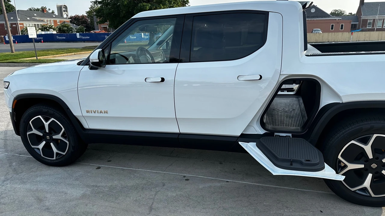 2022 Rivian R1T - Image 19 of 31