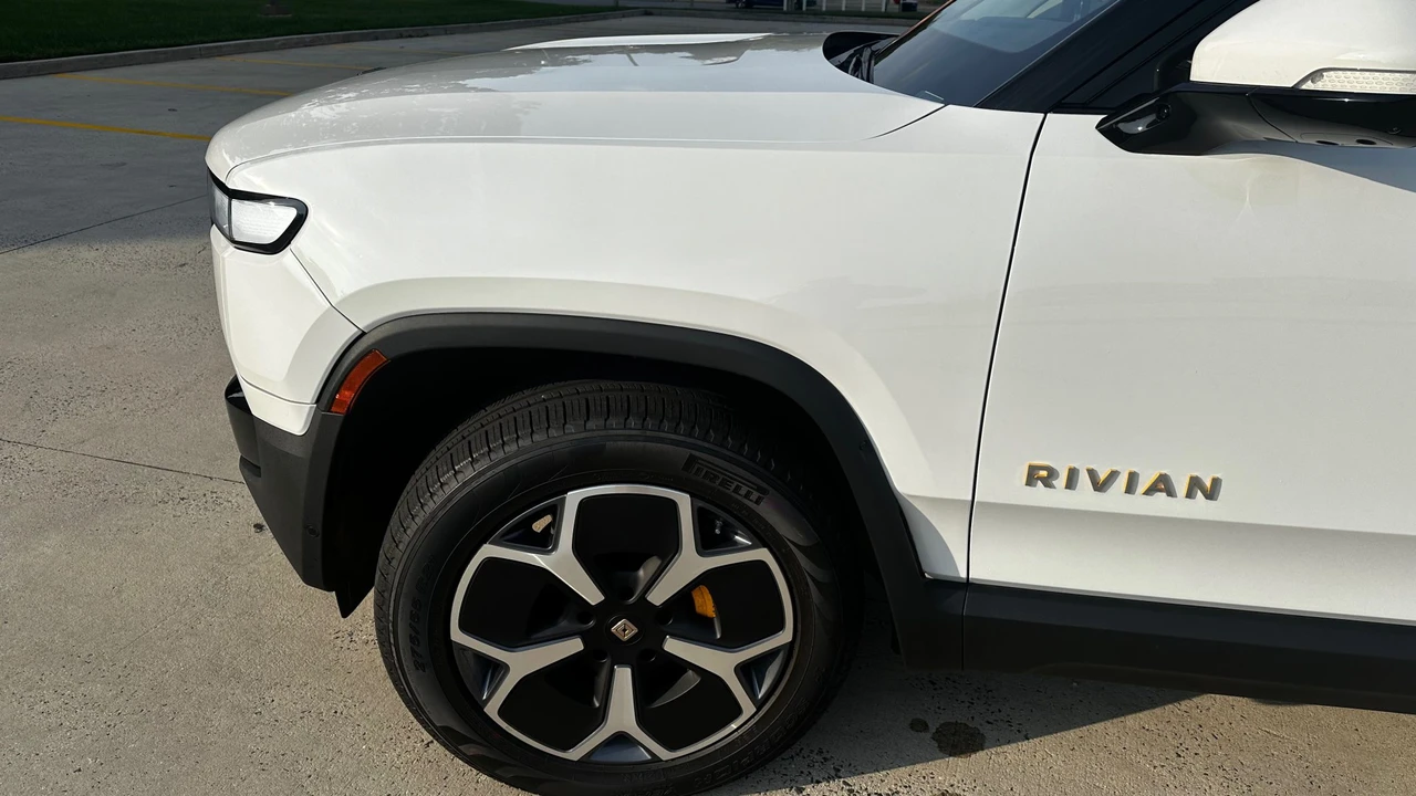 2022 Rivian R1T - Image 16 of 31