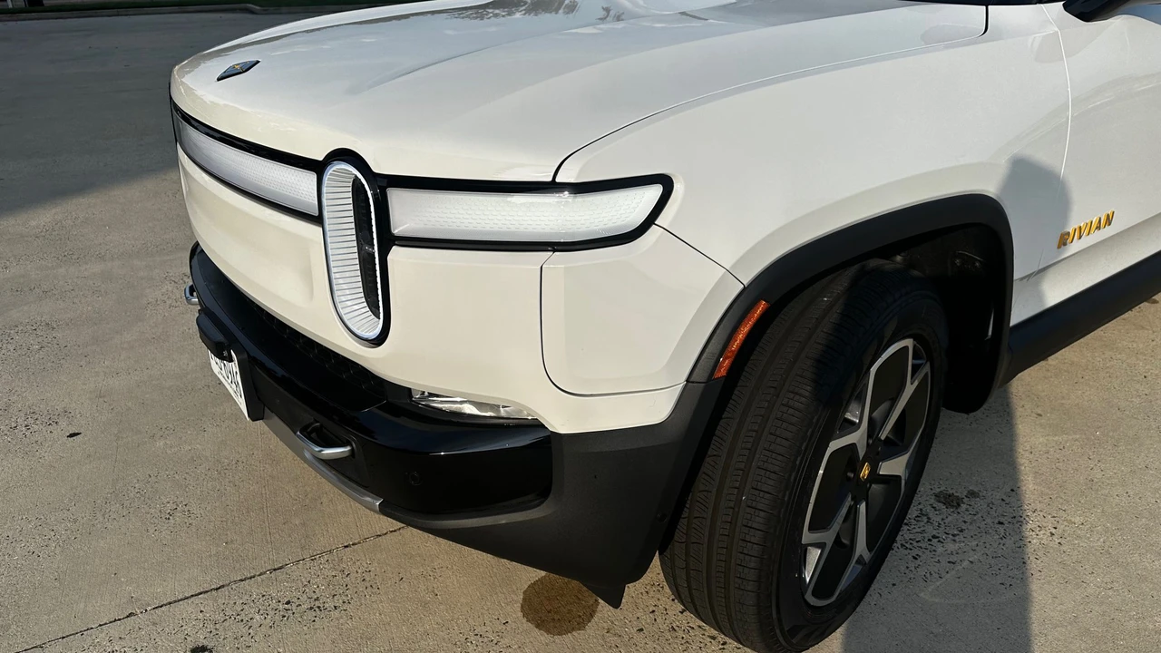 2022 Rivian R1T - Image 15 of 31