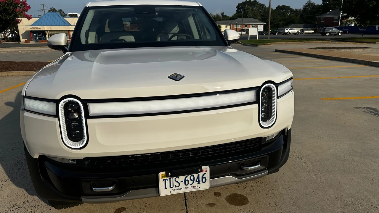 2022 Rivian R1T - Image 28 of 31