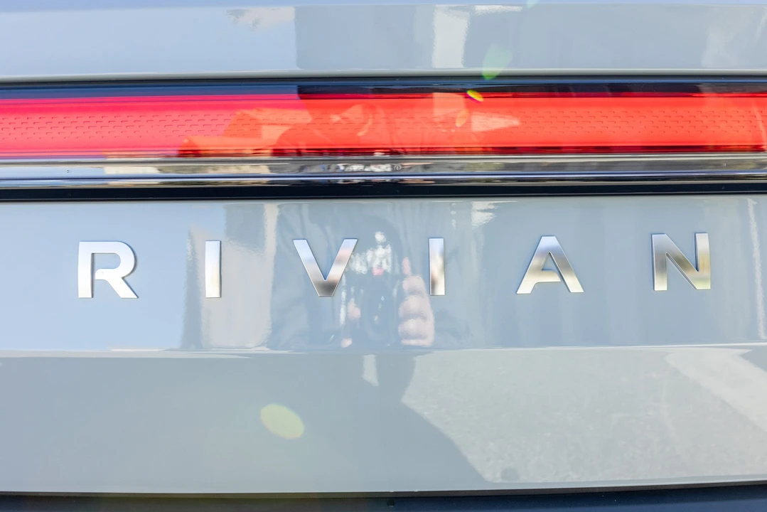 2022 Rivian R1T - Image 30 of 31